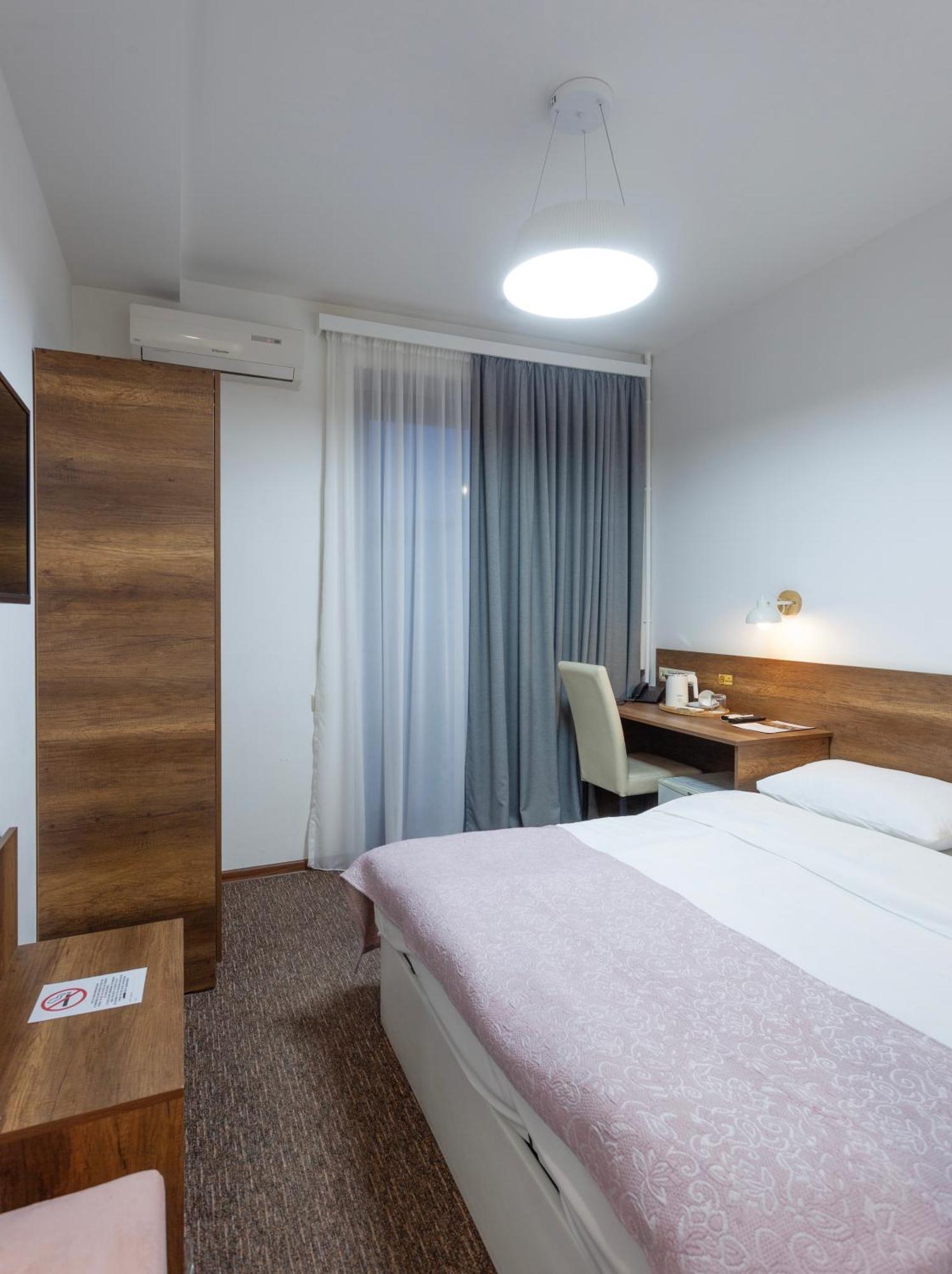 Alliance Hotel Tiflis Exterior foto