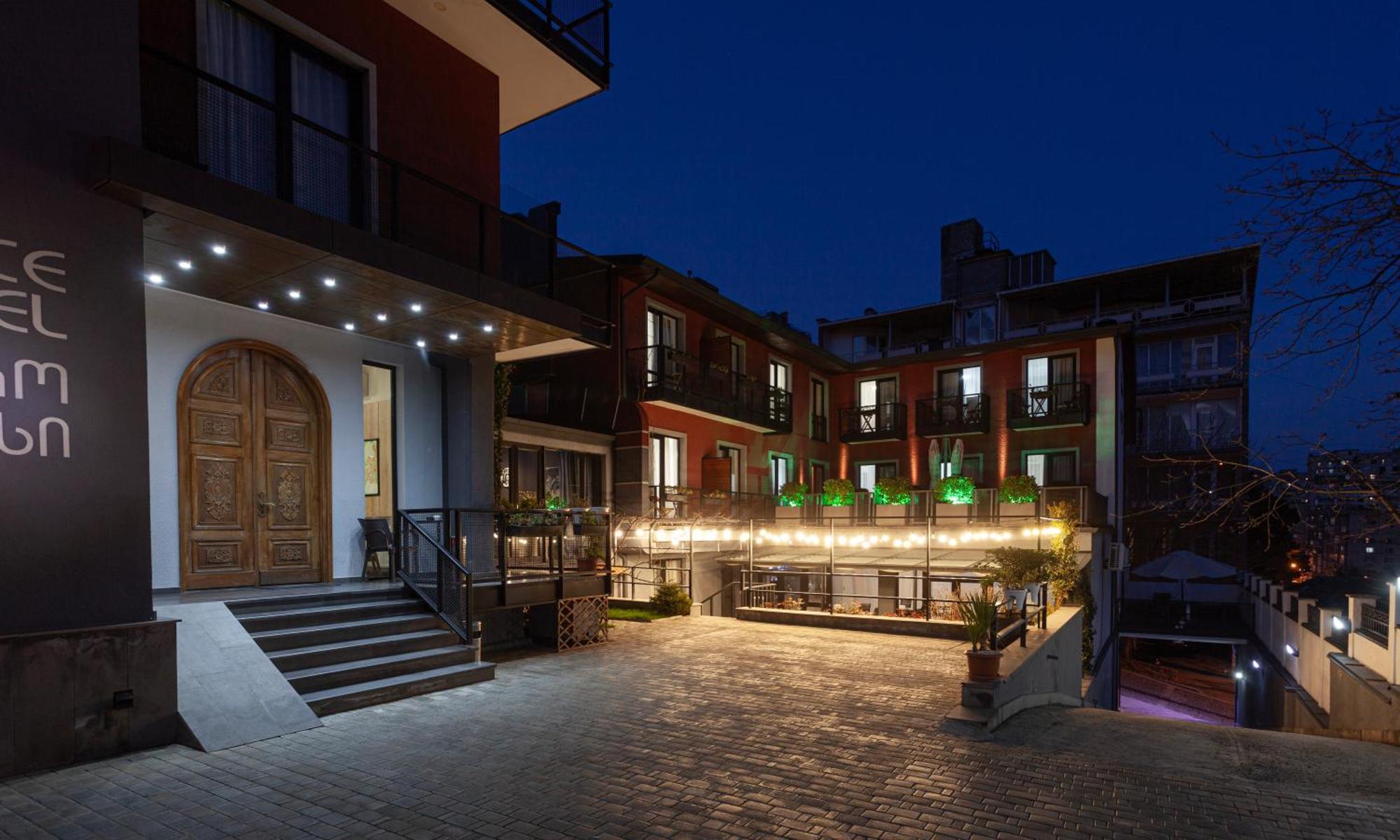 Alliance Hotel Tiflis Exterior foto