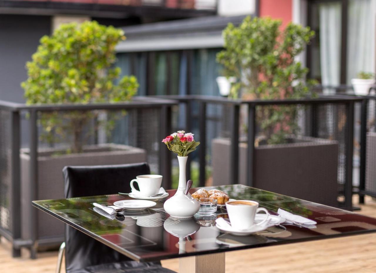 Alliance Hotel Tiflis Exterior foto