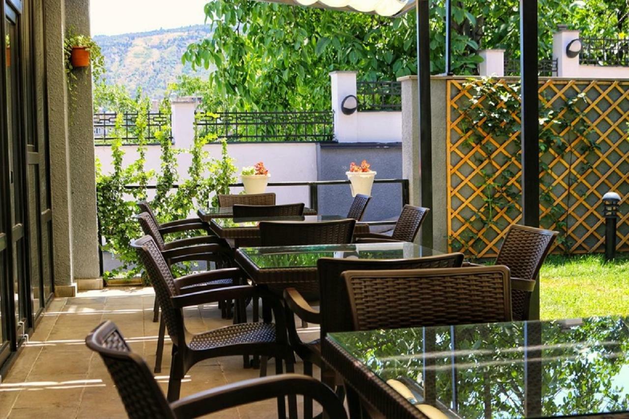 Alliance Hotel Tiflis Exterior foto